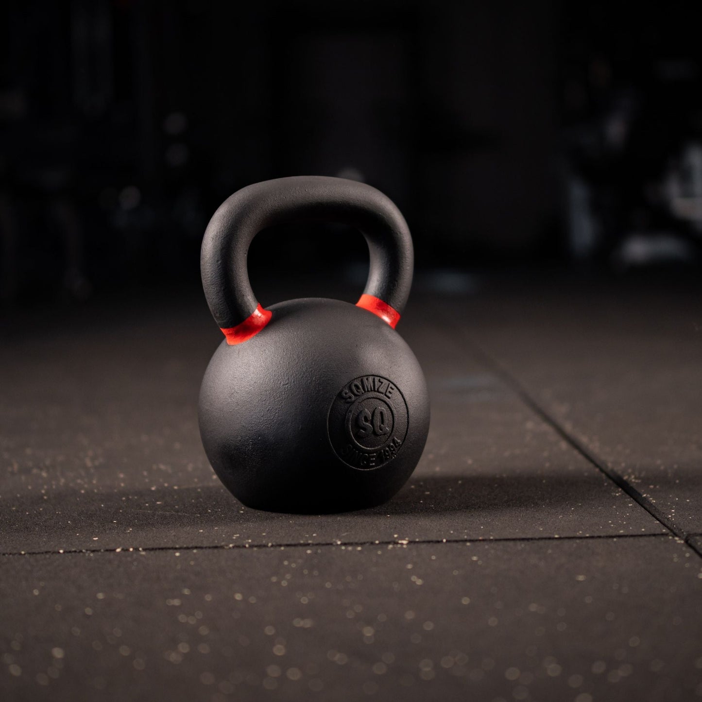 Black Kettlebell SQMIZE® BFK32 met Kleurcode Rood - 32 kg - SQMIZE Nederland