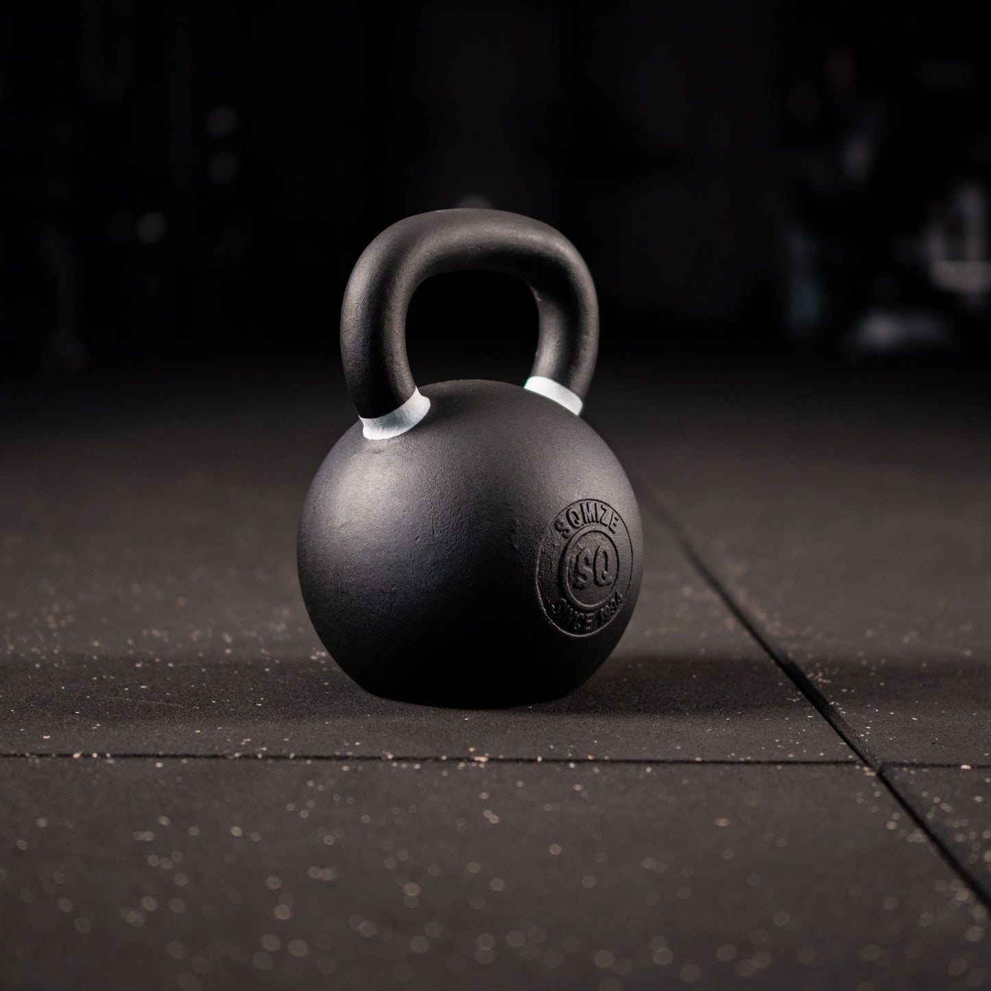 Black Kettlebell SQMIZE® BFK40 met Kleurcode Wit - 40 kg - SQMIZE Nederland