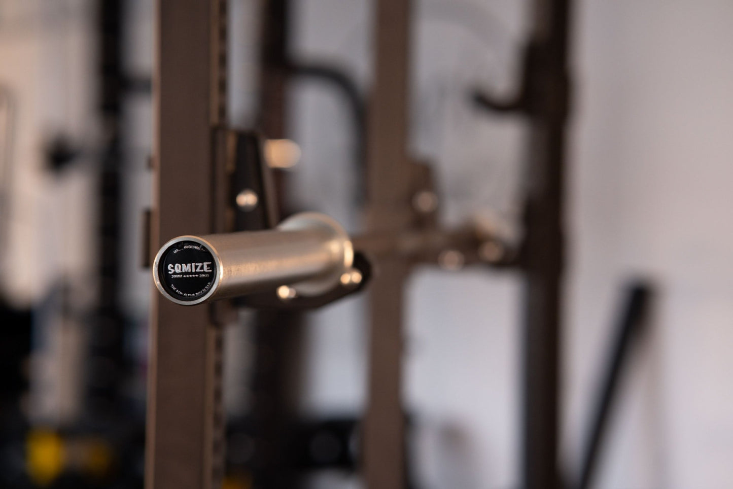 Powerlifting Barbell SQMIZE® PREMIUM BISON OB86PL-KDK-G Cerakote Sniper Grijs (20kg) - SQMIZE Nederland
