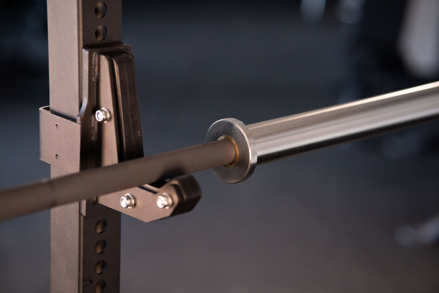 Powerlifting Barbell SQMIZE® PREMIUM BISON OB86PL-KDK-G Cerakote Sniper Grijs (20kg) - SQMIZE Nederland