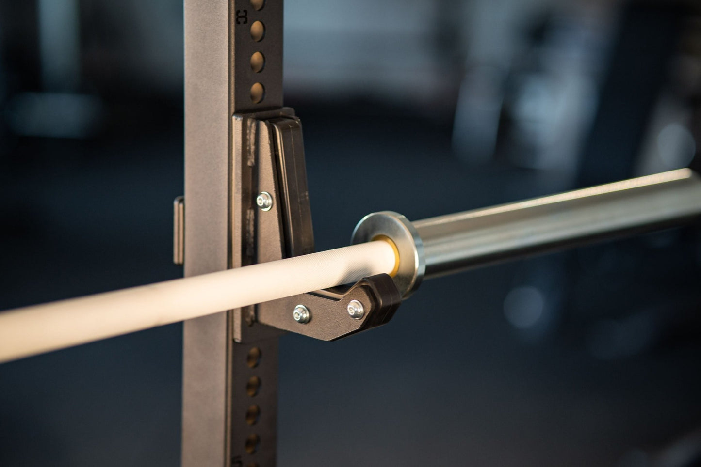 Powerlifting Barbell SQMIZE® PREMIUM BISON OB86PL-KDK-G Cerakote Stormtrooper Wit (20kg) - SQMIZE Nederland