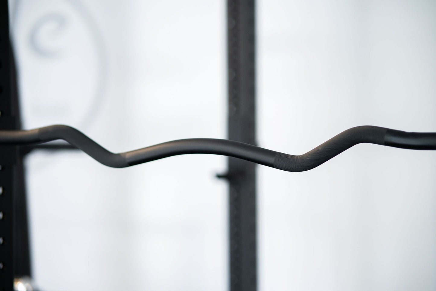 SQMIZE® Olympia Rackable Curl Barbell OB75 Ceramic Black Edition, 191 cm (15kg) - SQMIZE Nederland