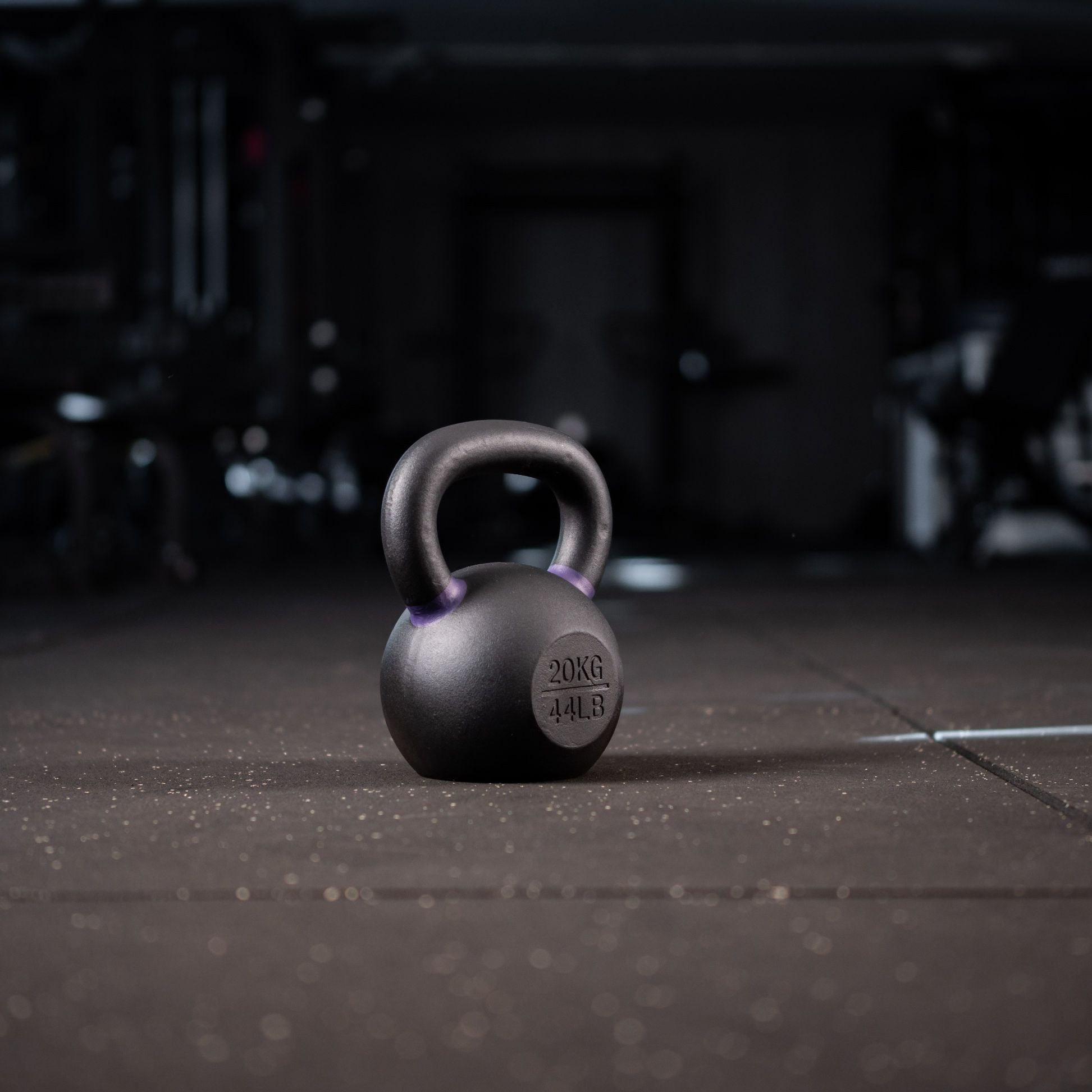 Black Kettlebell SQMIZE® BFK20 met Kleurcode Paars- 20 kg - SQMIZE Nederland