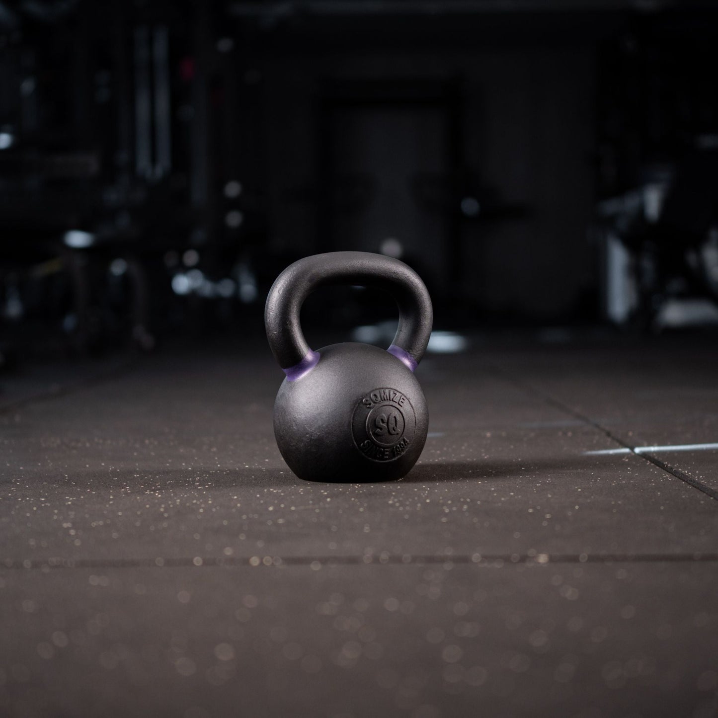 Black Kettlebell SQMIZE® BFK20 met Kleurcode Paars- 20 kg - SQMIZE Nederland