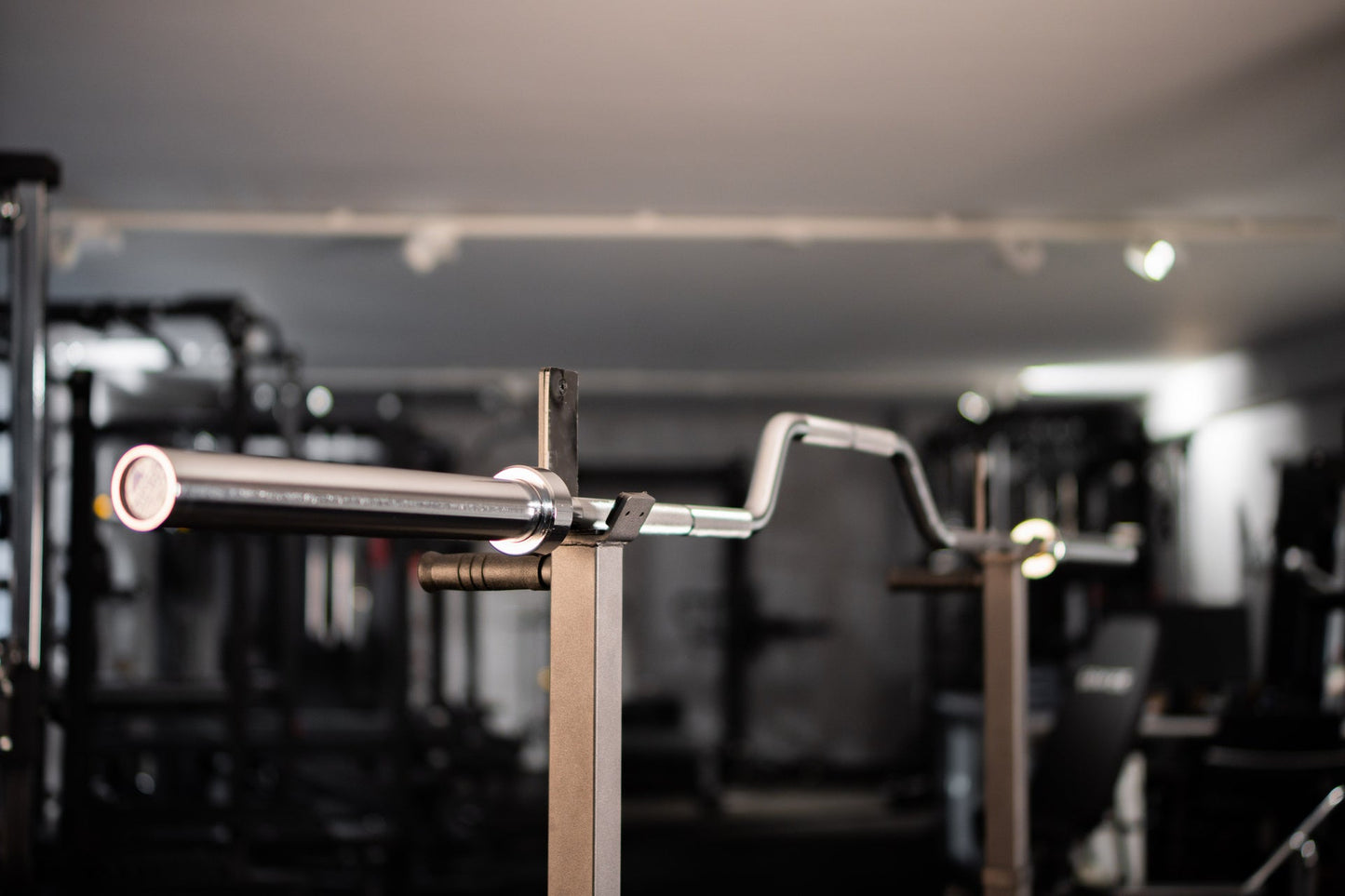 Olympia Cambered Bench and Row Press Bar SQMIZE® OB86CB-R+ (20kg) - SQMIZE Nederland